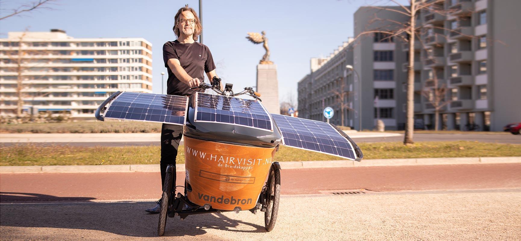 Op de bakfiets met zonnepanelen naar Glasgow